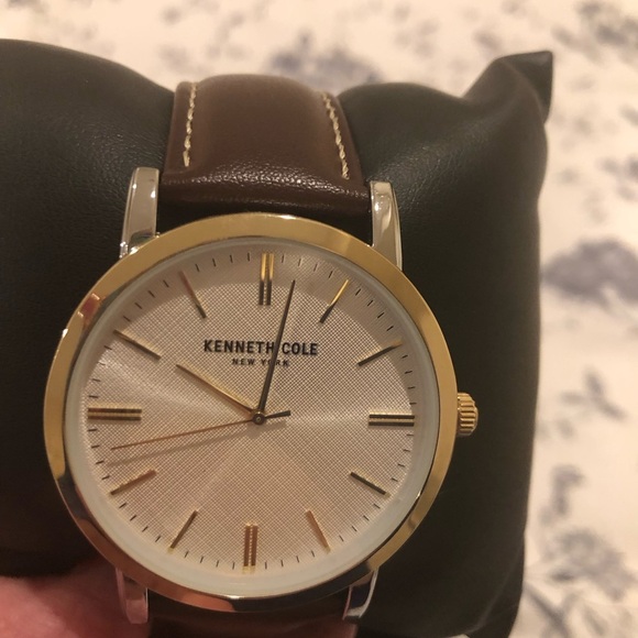 - Kenneth Cole watch - Picture 2 of 4